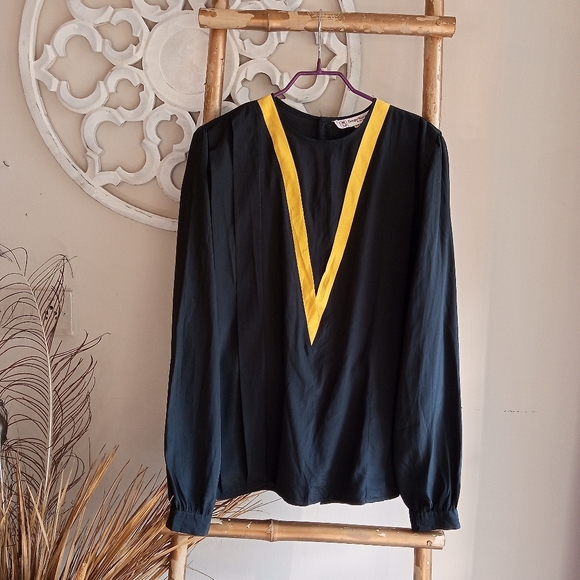 Vintage Geometric Flowy Top - Picture 16 of 16